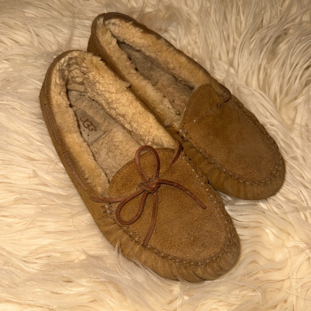 Ugg Dakota Moccasins size 6